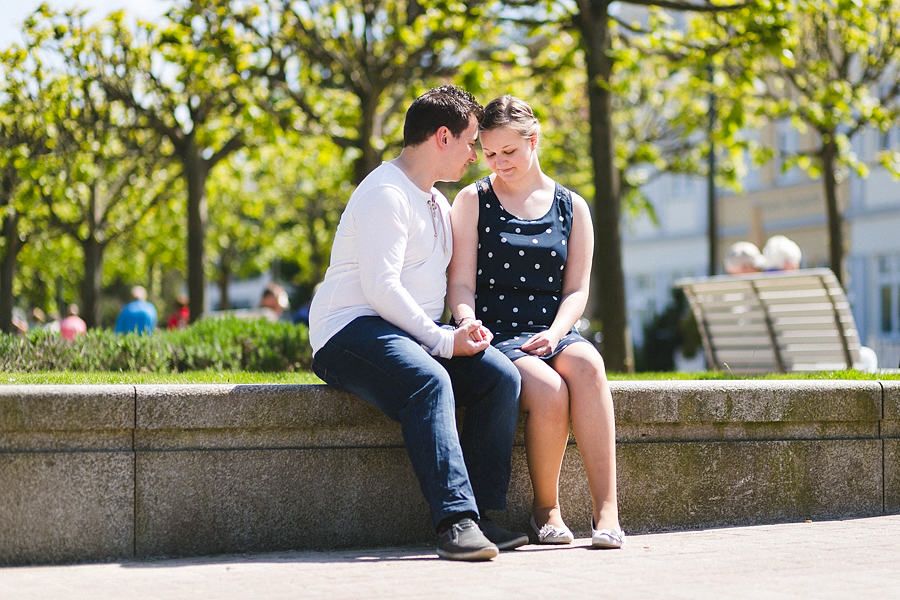 paar in ahlbeck auf usedom fotografiert von der hochzeitsfotografin anne juengling aus schwerin